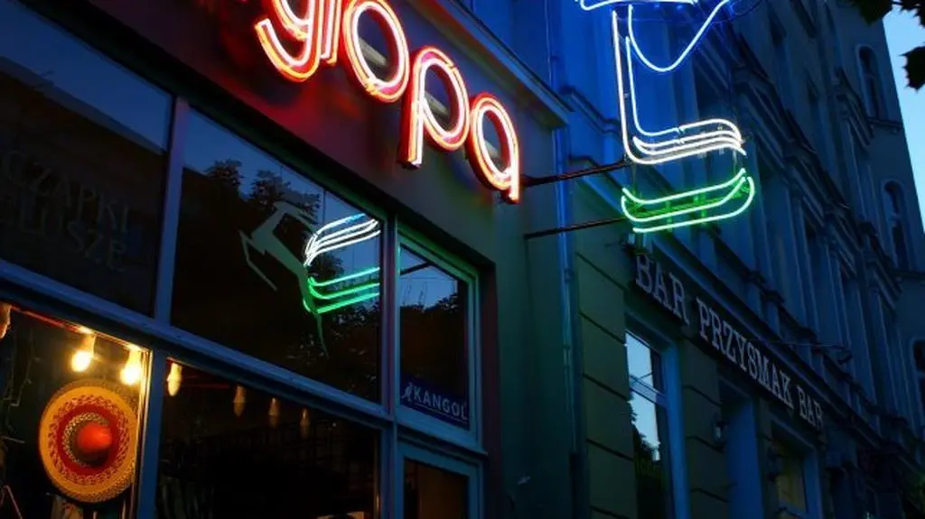 Neon "Antylopa" przetrwał na ul. Podgórnej
