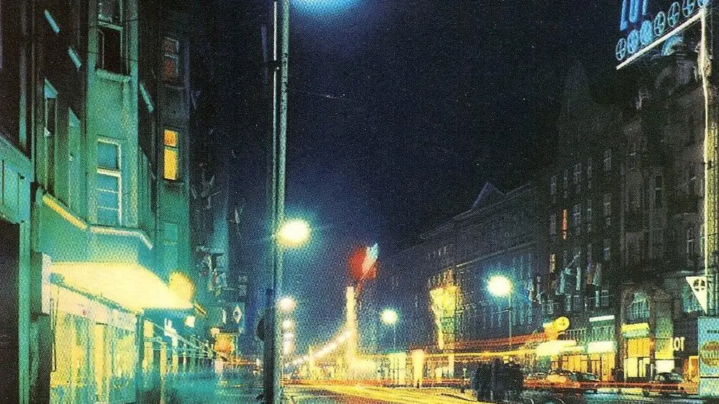 Neon Lot-u na ul. Św. Marcin