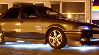 Neon pod samochodem - najczęściej w niebieskim kolorze