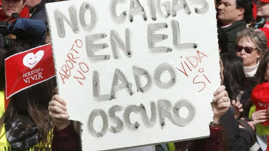 "Nie dla aborcji" (EPA)