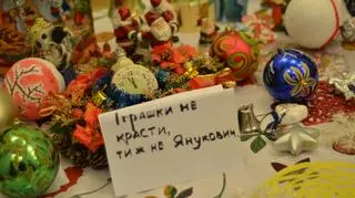 "Nie kradnij ozdób. Ty nie Janukowycz"