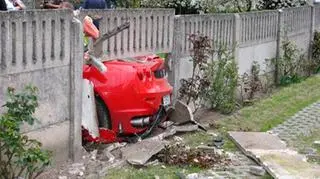 Nie wiadomo dlaczego kierowca zjechał na przeciwległy pas ruchu (fot: Adam Augustyniak)