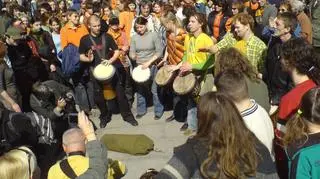 Nie zabrakło też asysty bębnów (fot. internauta Tomasz)
