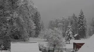 Niektóre drogi lokalne są białe