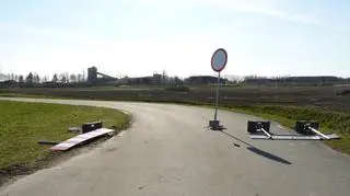 Niektórzy kierowcy niszczyli blokady, aby utorować sobie drogę