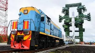Nieodłączny element rosyjskich kosmodromów, czyli lokomotywy służące do holowania rakiet na stanowiska startowe