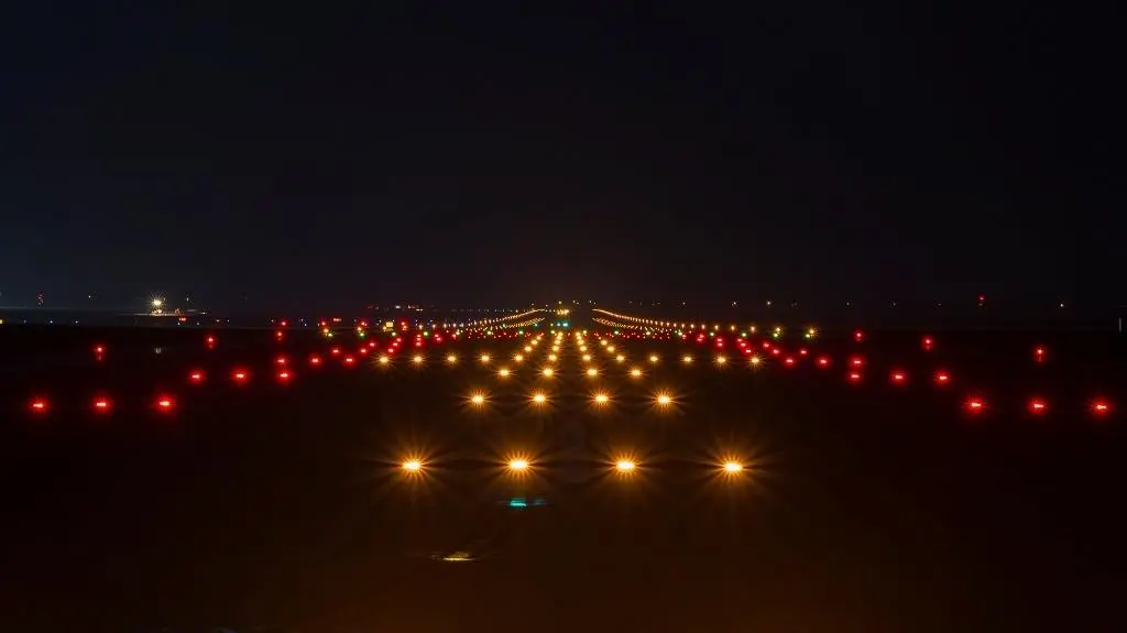 Nowa droga startowa nocą