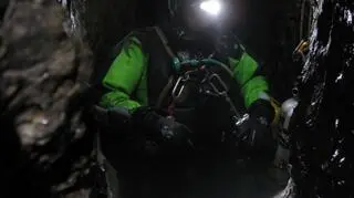 Nurek jaskiniowy GNJ nieopodal syfonu w Jaskini Wielkiej Śnieżnej 