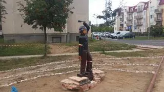 Obok rzeźby na skwerze mają stanąć ławeczki i fontanna