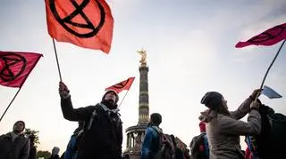 Obrońcy klimatu zorganizowali akcję w parku Tiergarten