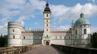 Ochroniarze są podejrzani o sprzedaż "lewych" biletów do zamku w Krasiczynie (Podkarpacie)