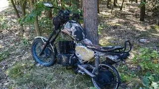 Od podpalonego motocykla zapalił się las