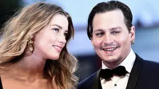 Odmieniony Johnny Depp z żoną na czerwonym dywanie w Wenecji