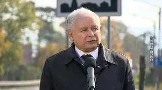 Odwrotnie wpięta wpinka prezesa PiS