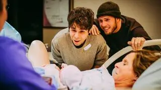 Ojcami Umy są Matthew i Elliot