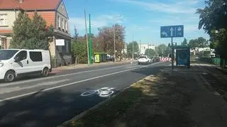 Około południa wymalowane były już "rowerki" i stanęły nowe znaki