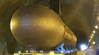 Okręt podwodny w tunelu