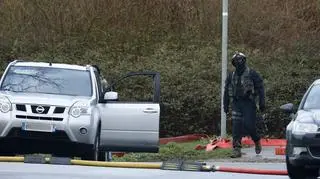 Operator GIGN przed szturmem na drukarnię. Widać, że jest znacznie lepiej uzbrojony i wyposażony niż przeciętny policjant czy żandarm