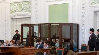 Oskarżeni o zorganizowanie zamachu w petersburskim metrze na sali rozpraw 