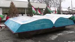 Otwarta księga autorstwa Emomali Rahmona 