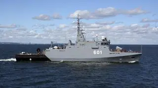 Owoc jedynego sprawnie prowadzonego okrętowego programu zbrojeniowego - ORP Kormoran II na próbach morskich