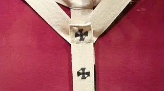Paliusz symbolizuje więź ze Stolicą Apostolską i następcą Świętego Piotra