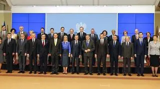 Pamiątkowe zdjęcie rządu Donalda Tuska wykonane na ostatnim posiedzeniu jego gabinetu