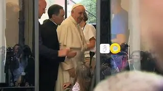 Papież w tramwaju z niepełnosprawną młodzieżą