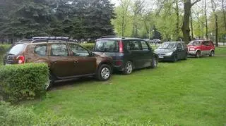 Parkowanie w zabytkowym parku miejskim im