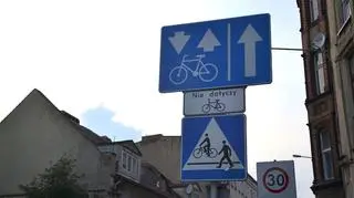 Pas dla rowerów, który nie dotyczy rowerów. Takie rozwiązania tylko na ul. Św. Wojciech