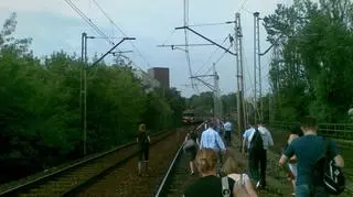 Pasażerowie szli po torach (internauta Karol)