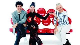 Pedro Almodóvar, Victoria Abril i Jean Paul Gaultier - zdjęcie promocyjne filmu "Kika", 1993