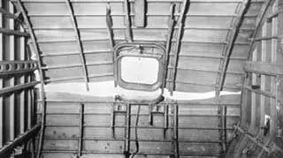 Pęknięcie powstałe w testowanym samolocie. Na wysokości 10 kilometrów doprowadziłoby do gwałtownej katastrofy