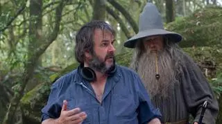 Peter Jackson w towarzystwie Iana McKellena na planie filmu "Hobbit: Niezwykła podróż" 