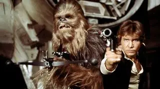 Peter Mayhew jako Chewbacca w "Gwiezdnych wojnach" u boku Harrisona Forda, czyli Hana Solo