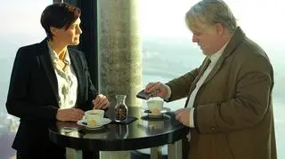 Philip Seymour Hoffman i Robin Wright w filmie "Bardzo poszukiwany człowiek"