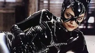 Pierwszą kobietą-kotem była Michelle Pfeiffer, w "Powrocie Batmana" w 1992 r. (fot. materiały dystrybutora)
