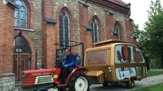 Pierwsza przyczepa pomalowana