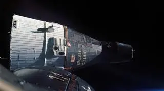 Pierwsze udane spotkanie na orbicie. Statki Gemini 6 i 7. Obliczenia do manewrów prowadzących do spotkania prowadził na Ziemi sztab matematyków