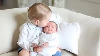 Pierwsze zdjęcia małej Charlotte. Księżniczka pozowała z bratem
