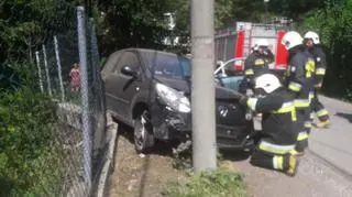 Pijany kierowca forda wjechał w zaparkowane auto
