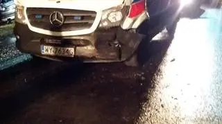 Pijany kierowca najechał na karetkę udzielającą pomocy