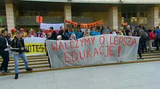 Pikieta poparcia dla nauczycieli w Poznaniu