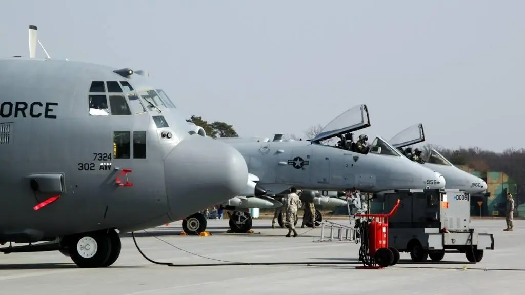 Piloci w kokpitach A-10