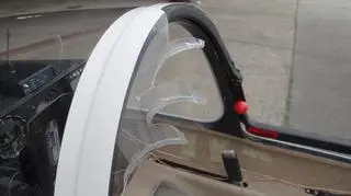 Pilot początkowo chciał skakać ze spadochronem