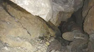 Pirotechnicy pracują nad poszerzaniem korytarzy