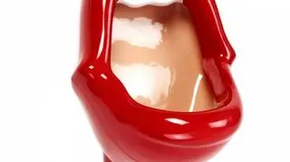 Pisuar "Kisses! Urinal" kosztuje 900 euro (fot