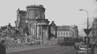 Pl. Trzech Krzyży: dziś i 64 lata temu