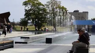 Plac przy fontannie ECS