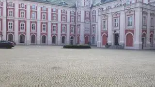 Plac świecił pustkami